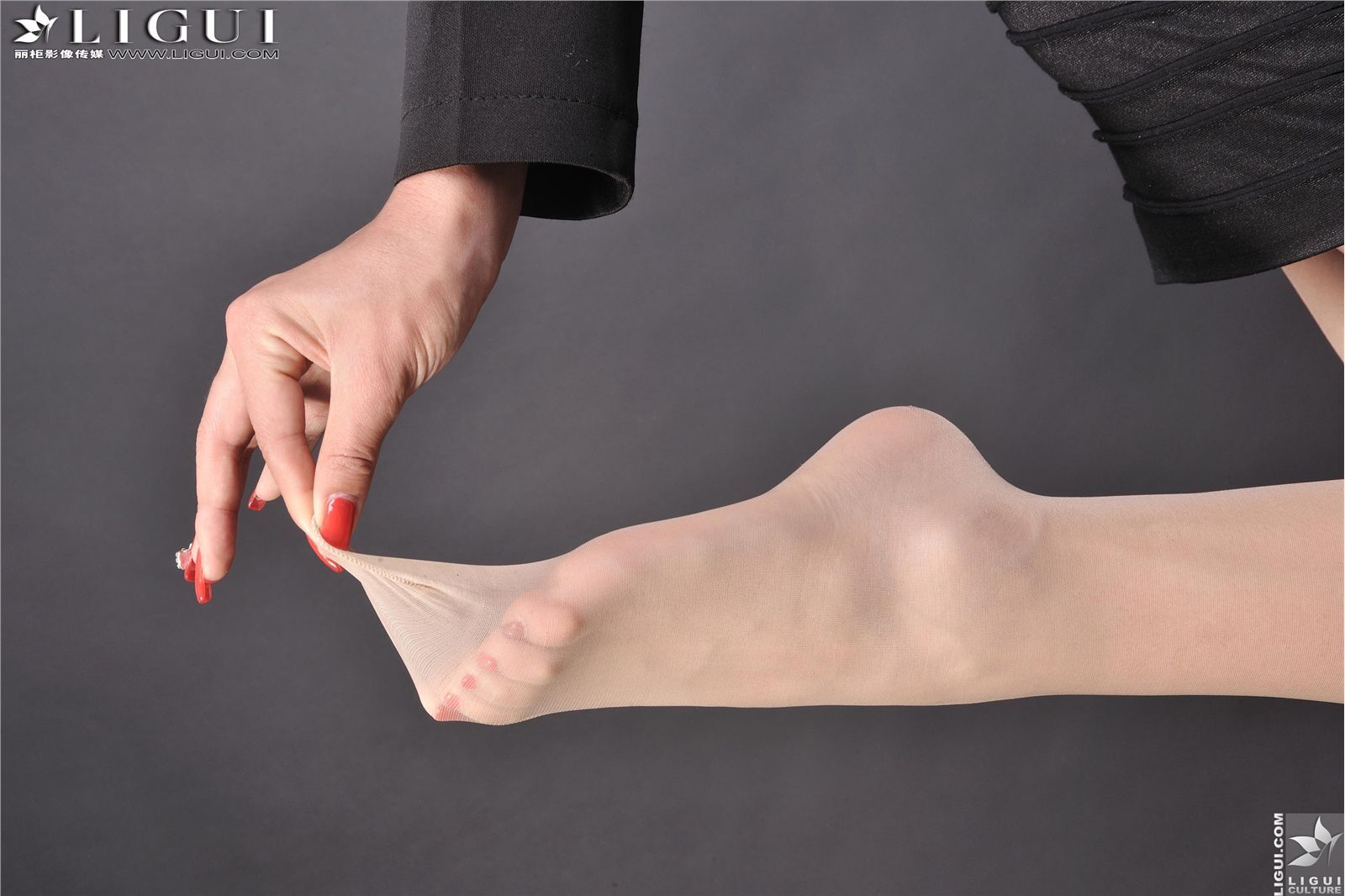 [丽柜] 20130301 网络丽人 MODEL 文欣 制服美女套图